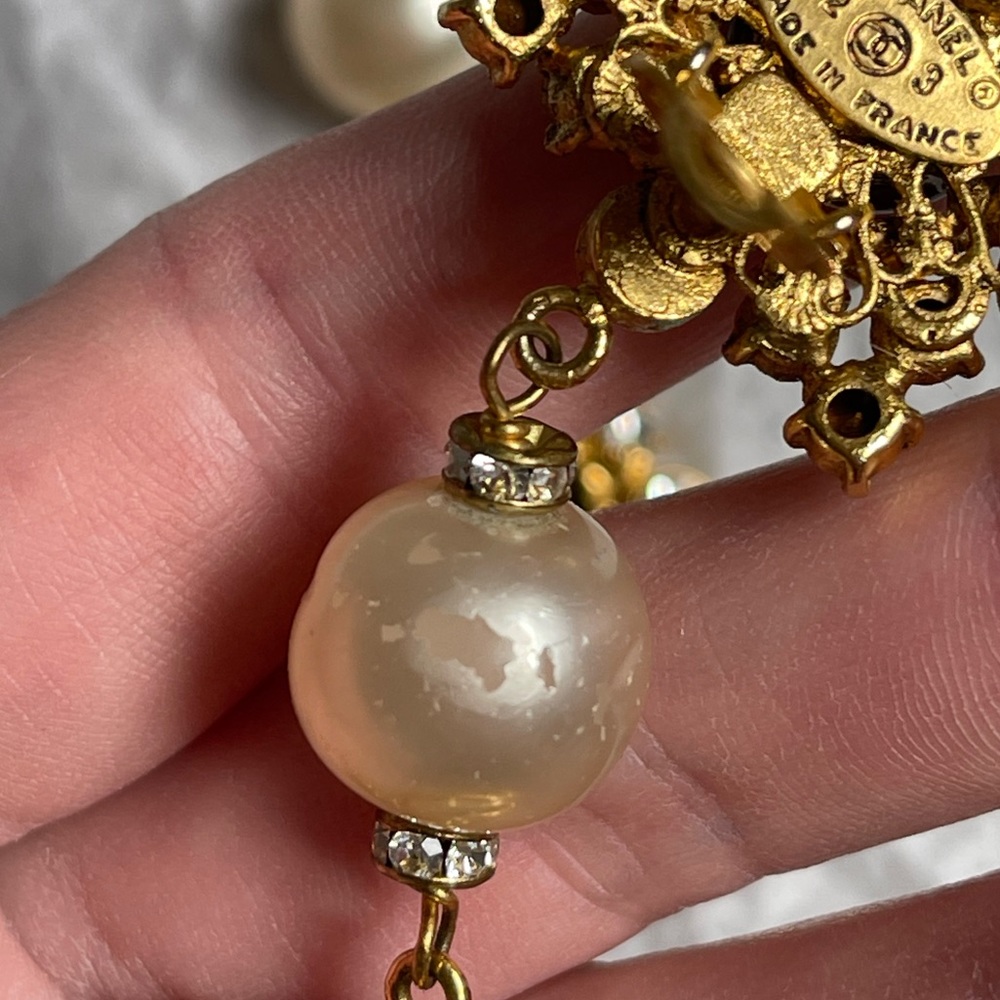 Vintage Chanel Gripoix Season 23 Drop Clip On Earrings. - Picture 6 of 7